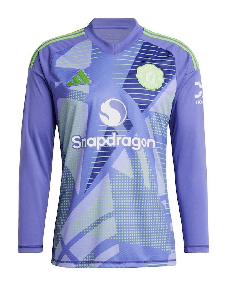 Manchester United 24/25 goalkeeper kit